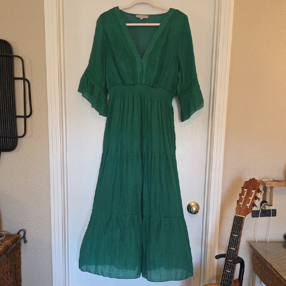 Elegant Green V-Neck Dress